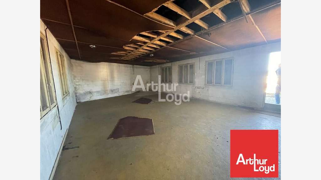 Bâtiment à rénover à vendre à Niort rue de la Gare
