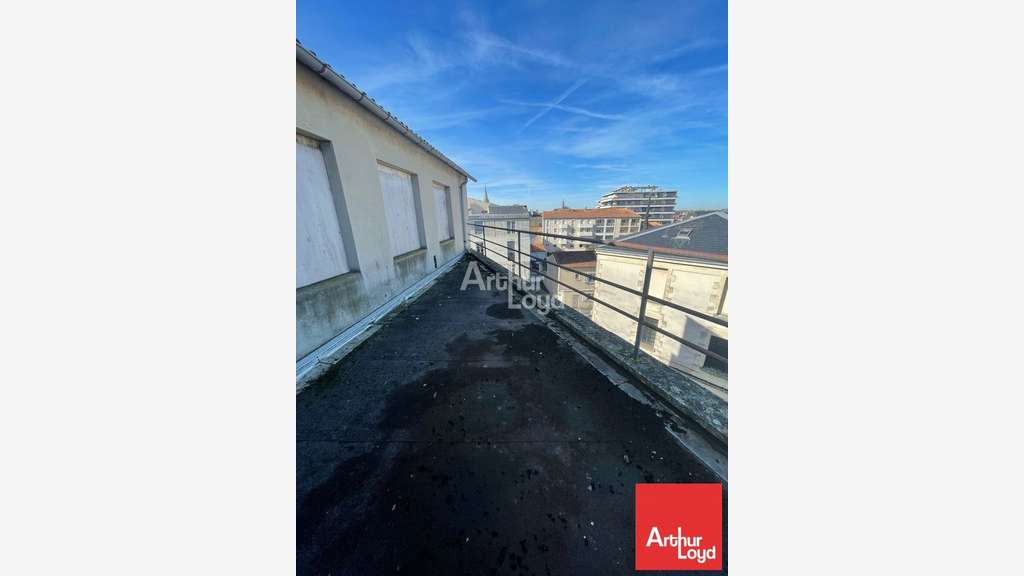 Bâtiment à rénover à vendre à Niort rue de la Gare