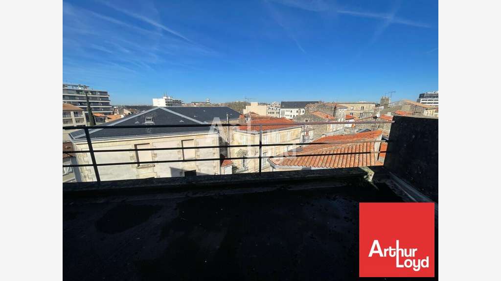 Bâtiment à rénover à vendre à Niort rue de la Gare