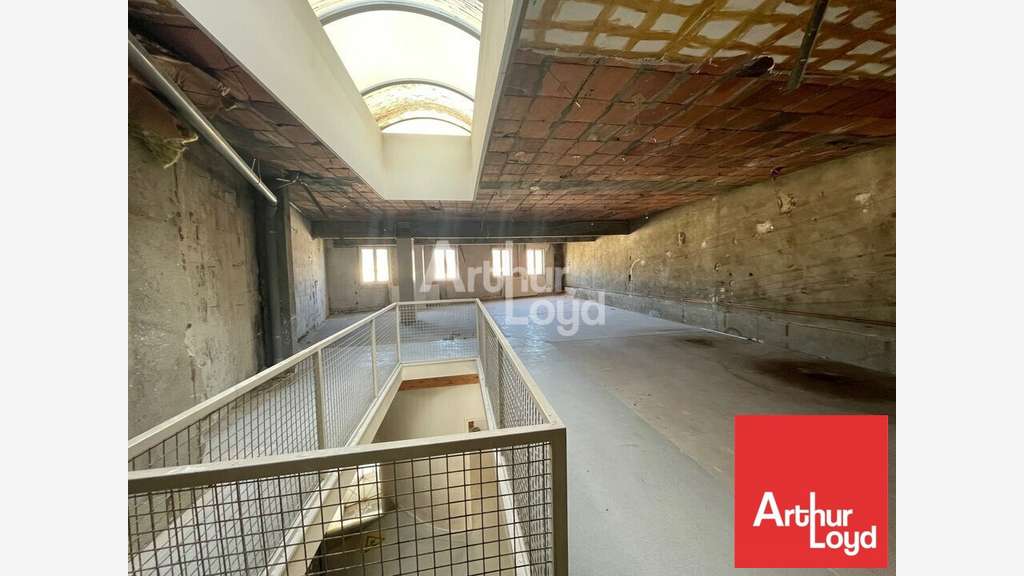 Bâtiment à rénover à vendre à Niort rue de la Gare