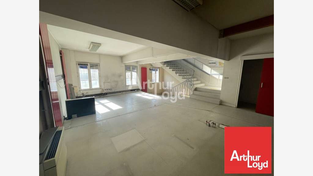 Bâtiment à rénover à vendre à Niort rue de la Gare
