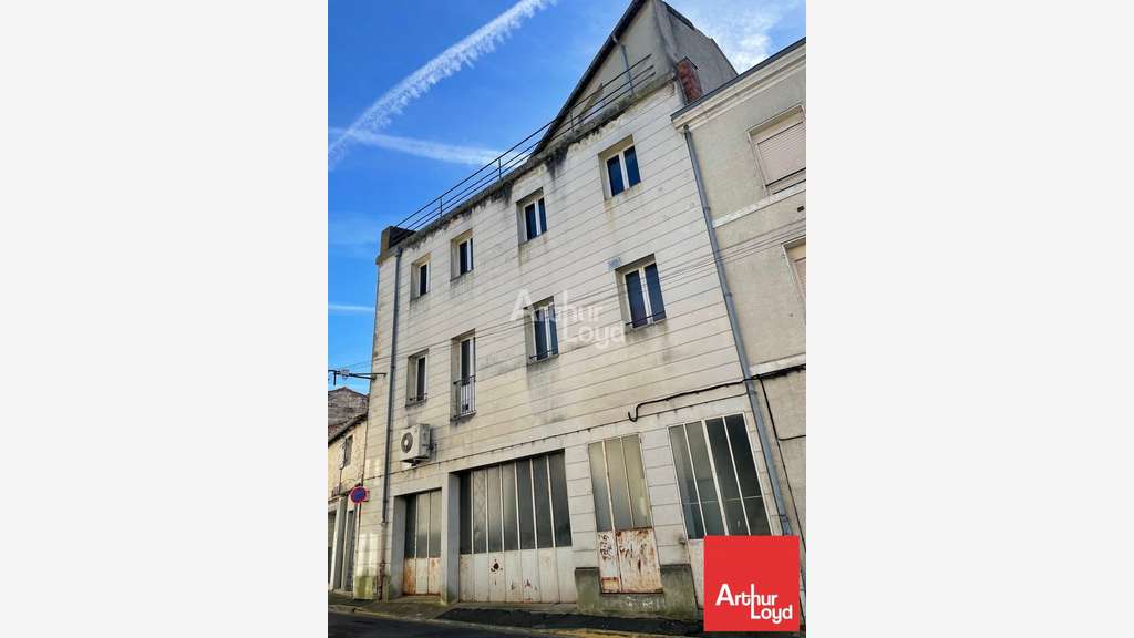 Bâtiment à rénover à vendre à Niort rue de la Gare
