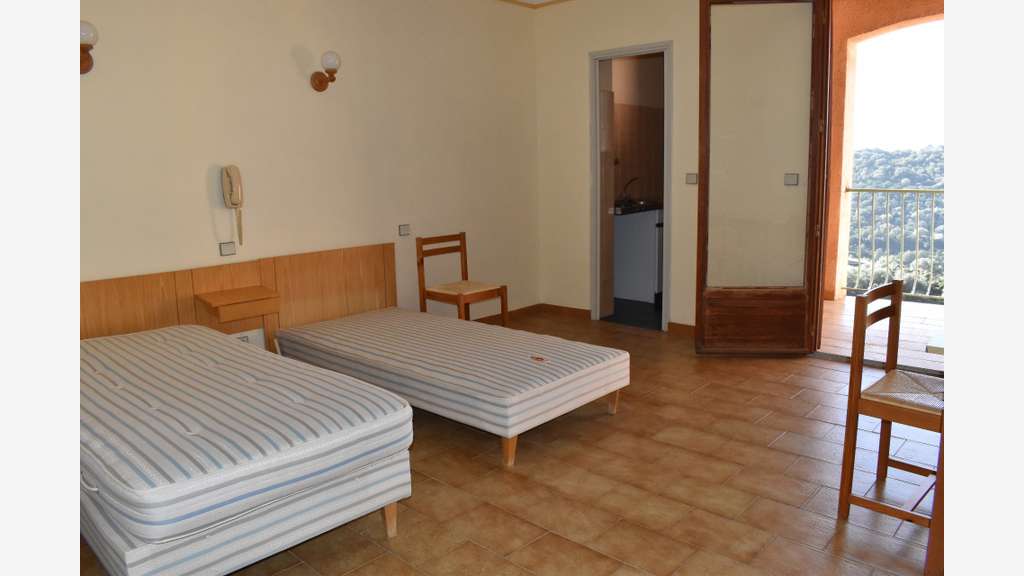 OSANI - Golfe de Porto, à vendre bâtiment de 9