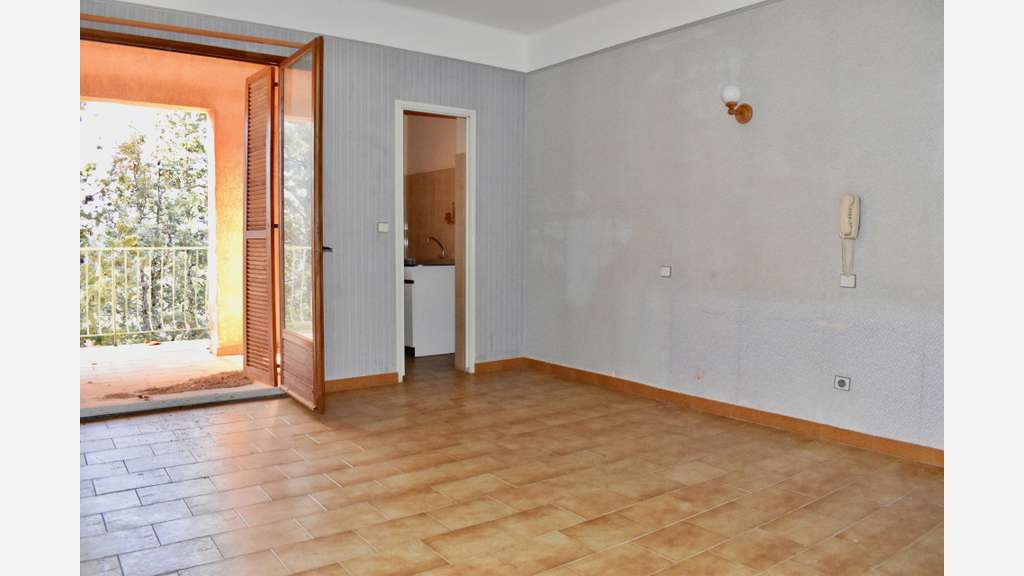 OSANI - Golfe de Porto, à vendre bâtiment de 9