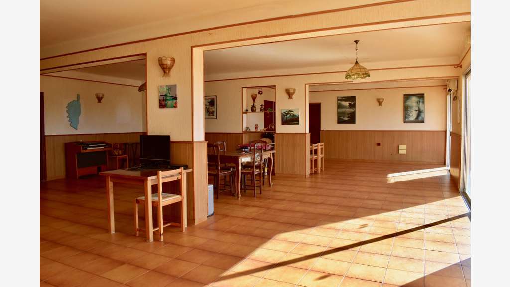 OSANI - Golfe de Porto, à vendre bâtiment de 9
