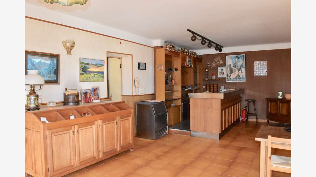 OSANI - Golfe de Porto, à vendre bâtiment de 9