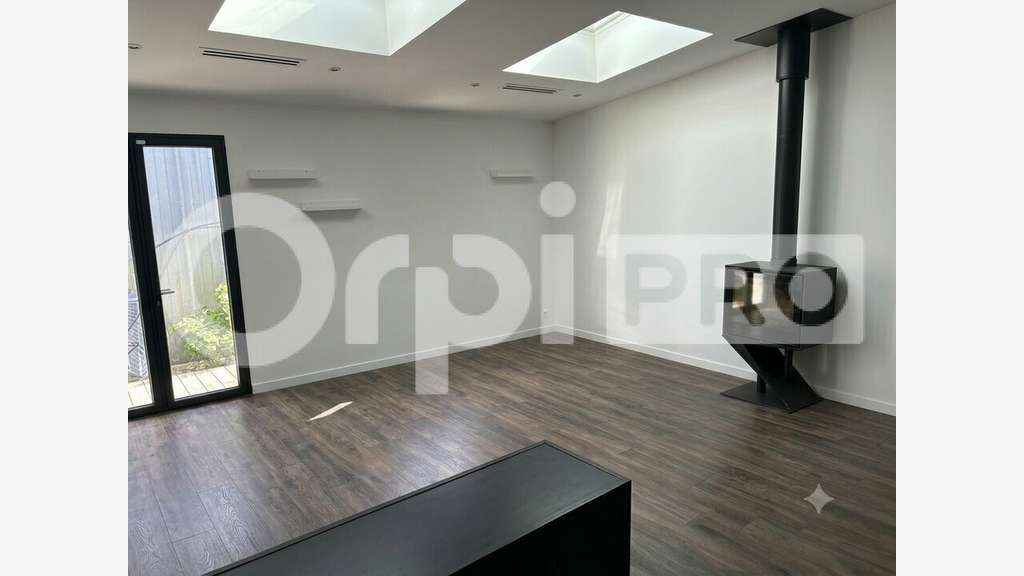 Immeuble professionnel de 400m² à vendre à Pessac