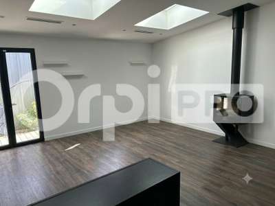 Immeuble professionnel de 400m² à vendre à Pessac