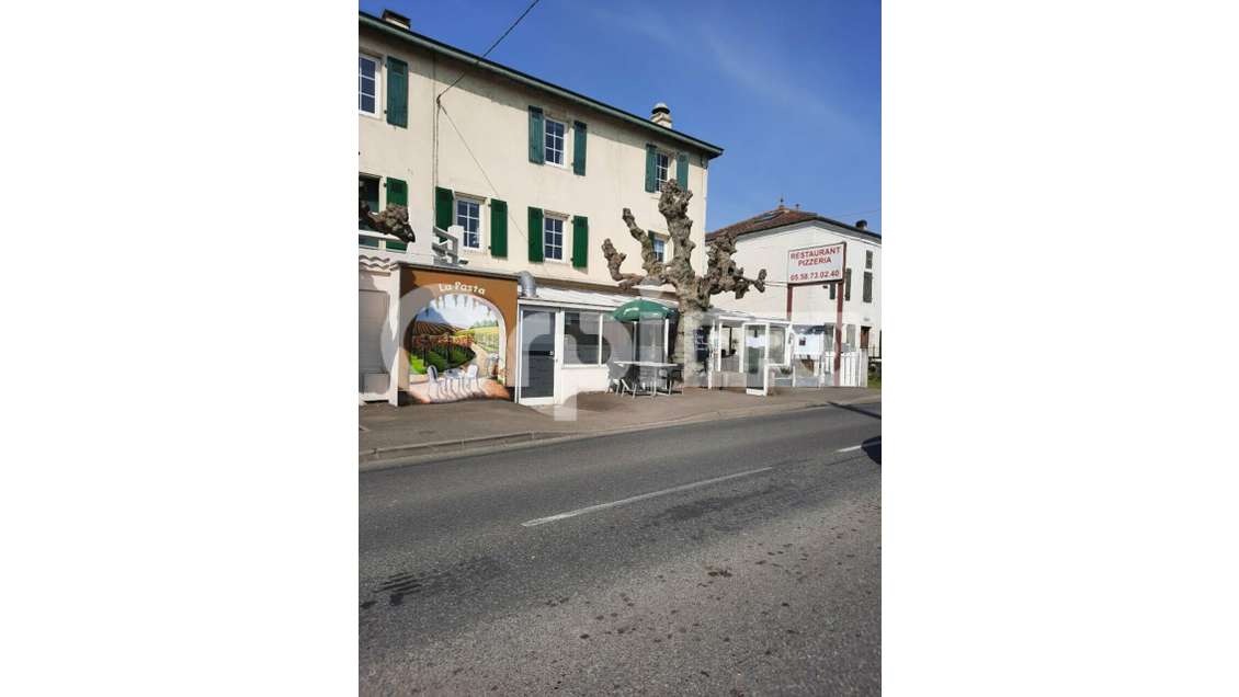 Murs et habitation (ancien hôtel) à Peyrehorade