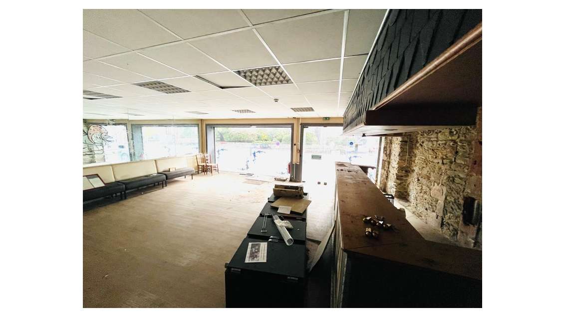 A vendre ancien bar hôtel restaurant à Pluméliau