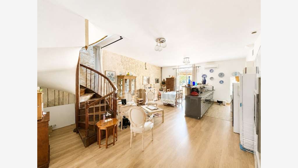 Immeuble de rapport mixte 188m² à Pons 