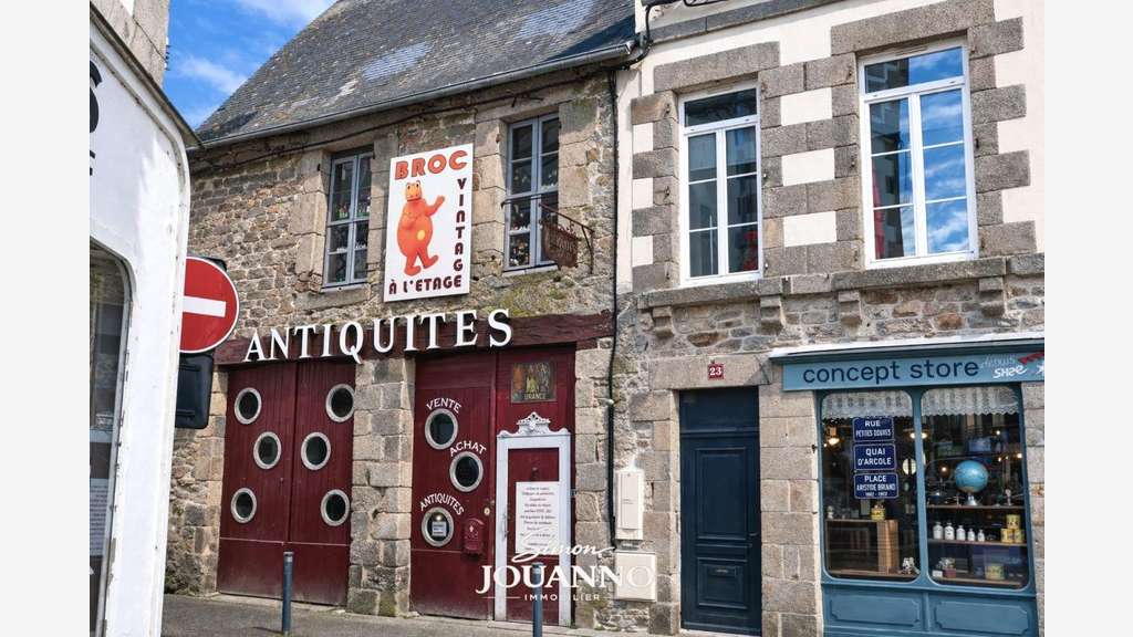 Immeuble en pierre au coeur du centre historique
