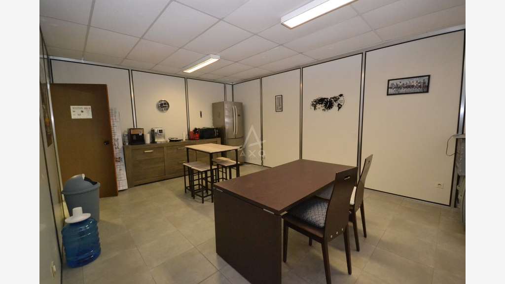 Ensemble bureaux locaux 330m² à Renescure