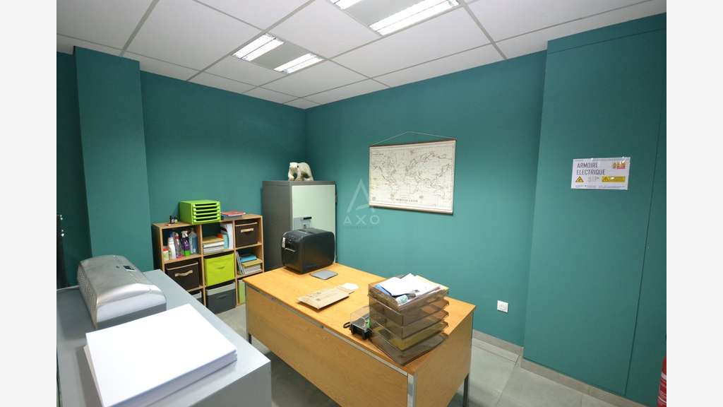 Ensemble bureaux locaux 330m² à Renescure
