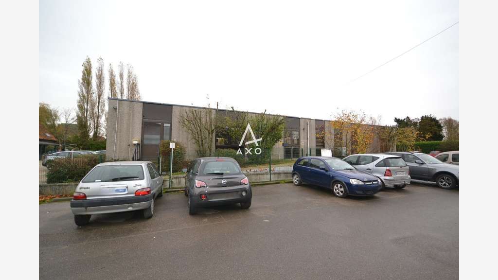 Ensemble bureaux locaux 330m² à Renescure