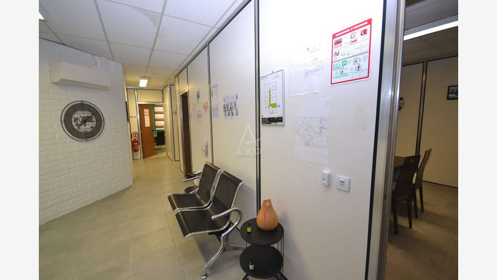 Ensemble bureaux locaux 330m² à Renescure
