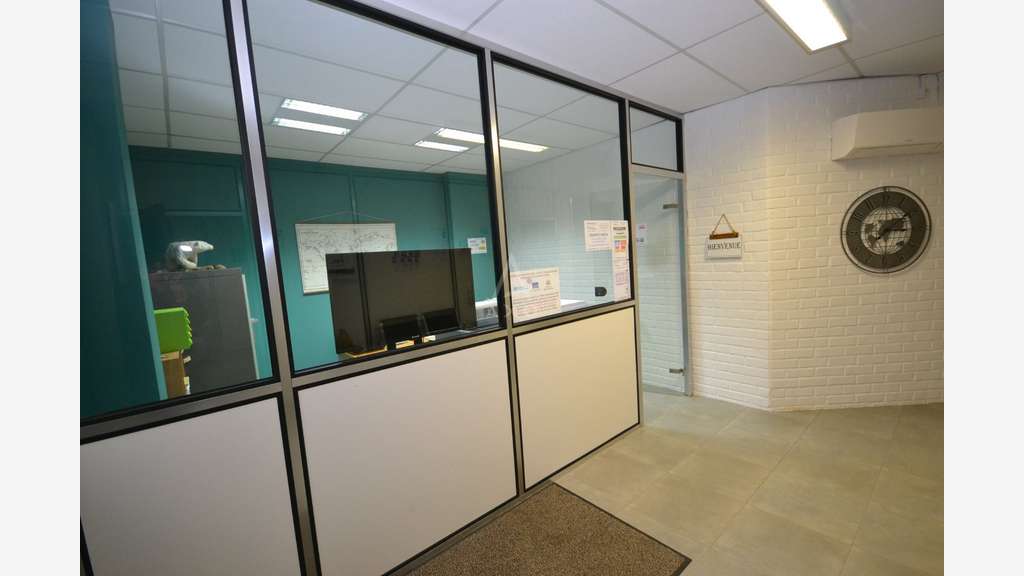 Ensemble bureaux locaux 330m² à Renescure