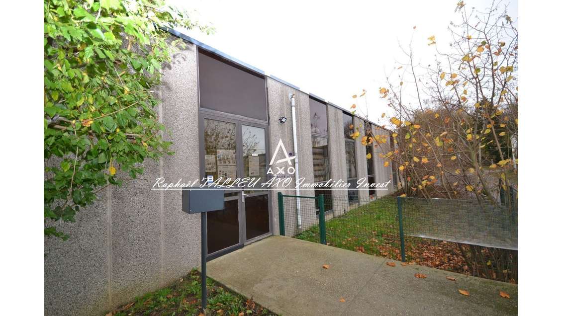 Ensemble bureaux locaux 330m² à Renescure