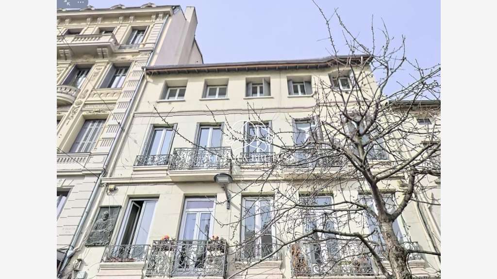 AV immeuble 570m² Idéal investisseur Saint-Étienne