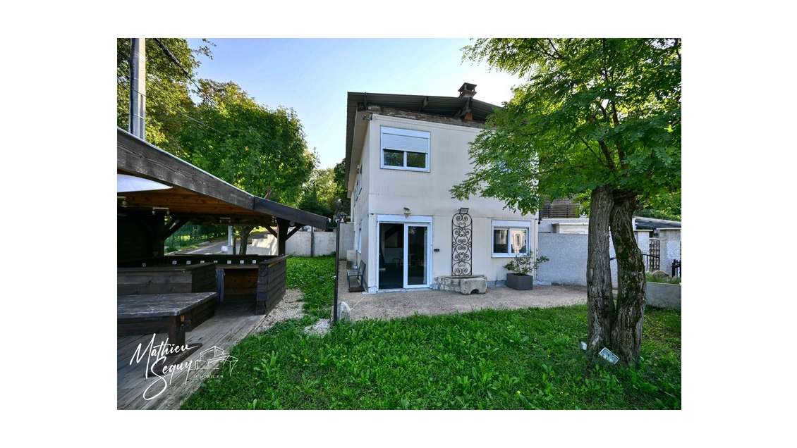 AV ensemble immobilier 270m² Saint-Genis-Laval