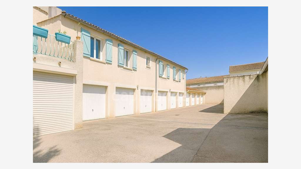 T4 + 10 garages + 4 parkings 89m² Saint-Gilles