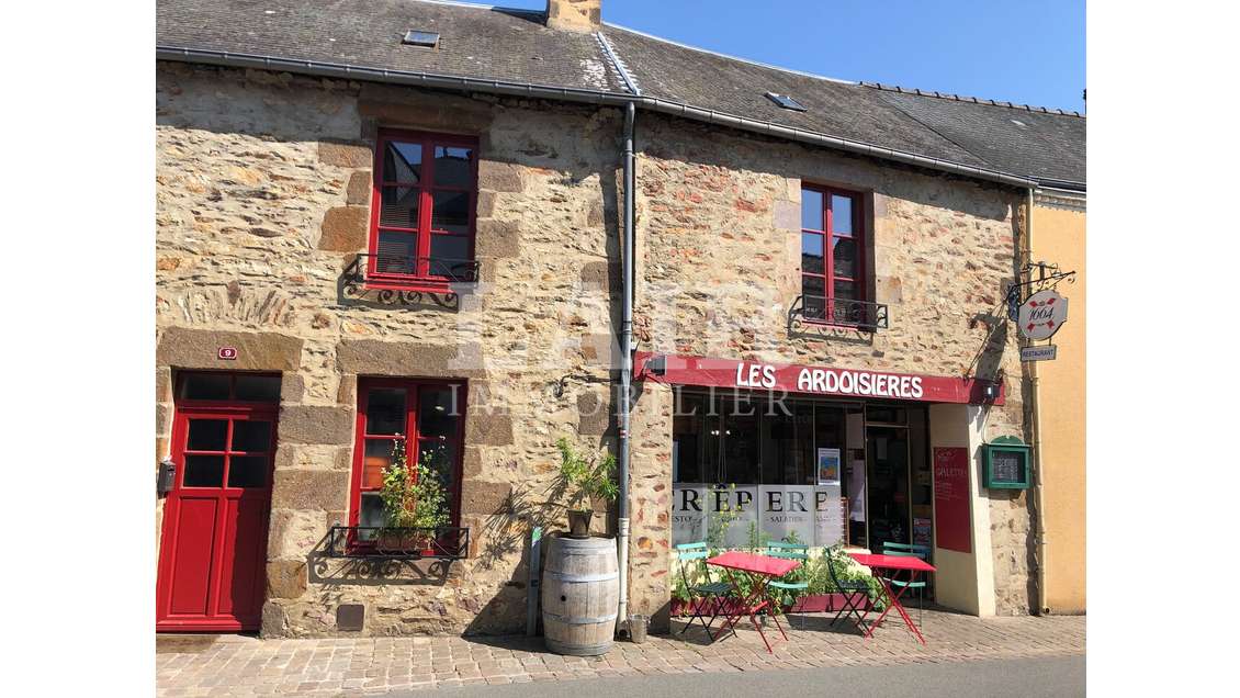 AV immeuble avec restau et 2 apparts Saint-Léonard