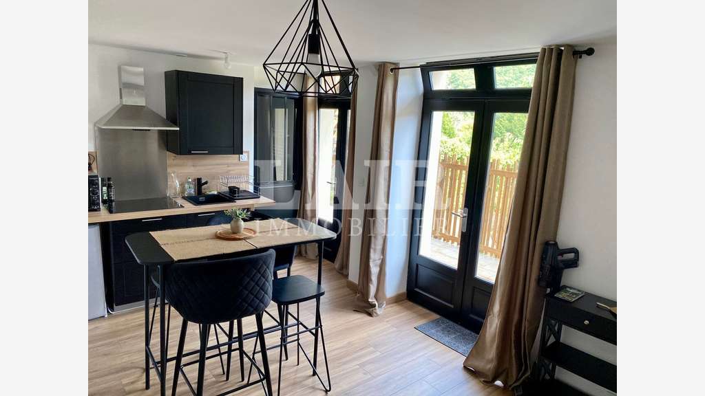 AV immeuble avec restau et 2 apparts Saint-Léonard