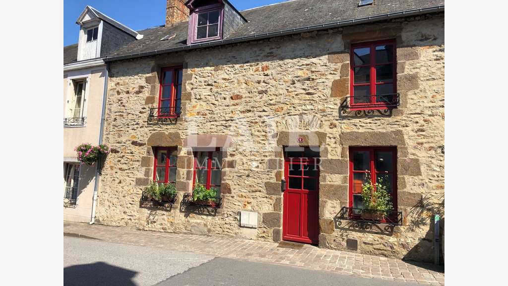 AV immeuble avec restau et 2 apparts Saint-Léonard