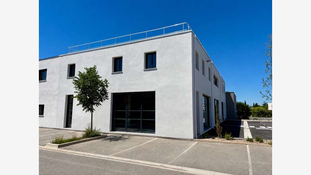 À VENDRE – Local commercial et espaces de santé