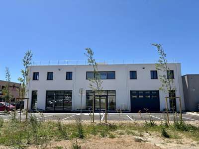 À VENDRE – Local commercial et espaces de santé
