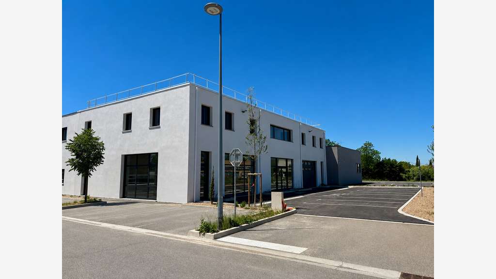 À VENDRE – Local commercial et espaces de santé