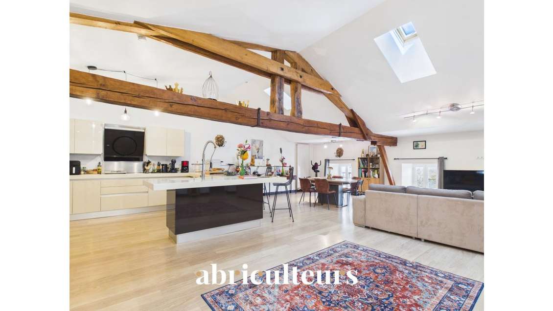 Immeuble polyvalent de 333 m² , 6 pièces en vente