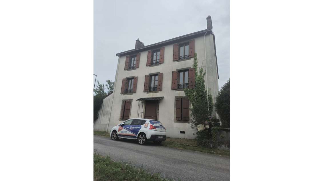 Vente Immeuble de 420m² à Saint-Sulpice-Laurière
