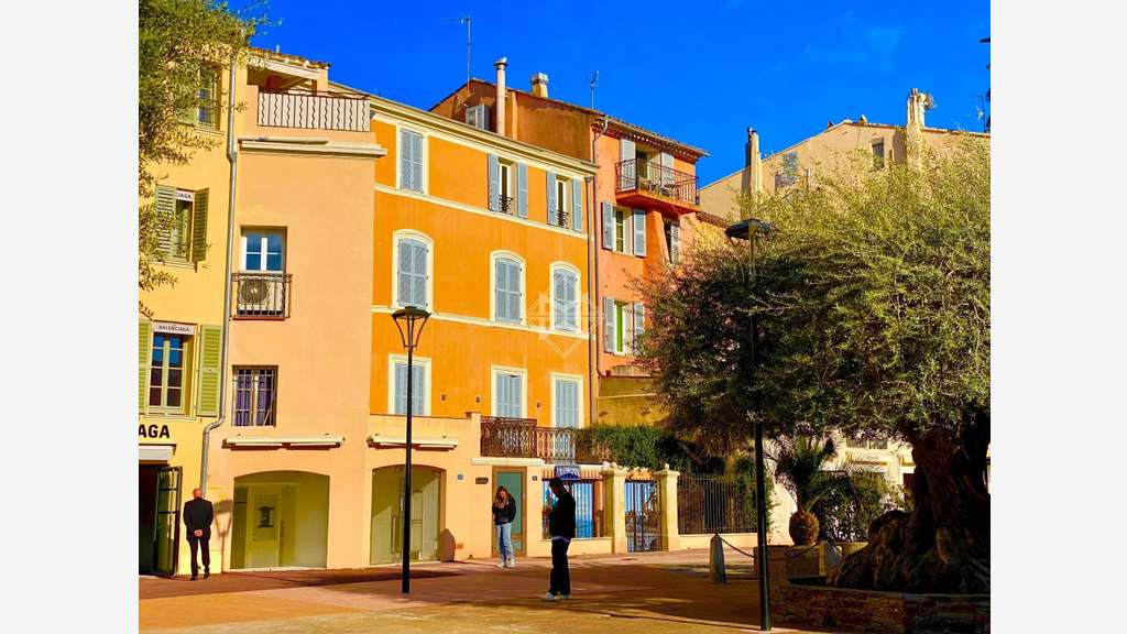 Vente murs commerciaux occupés empl N°1 St-Tropez