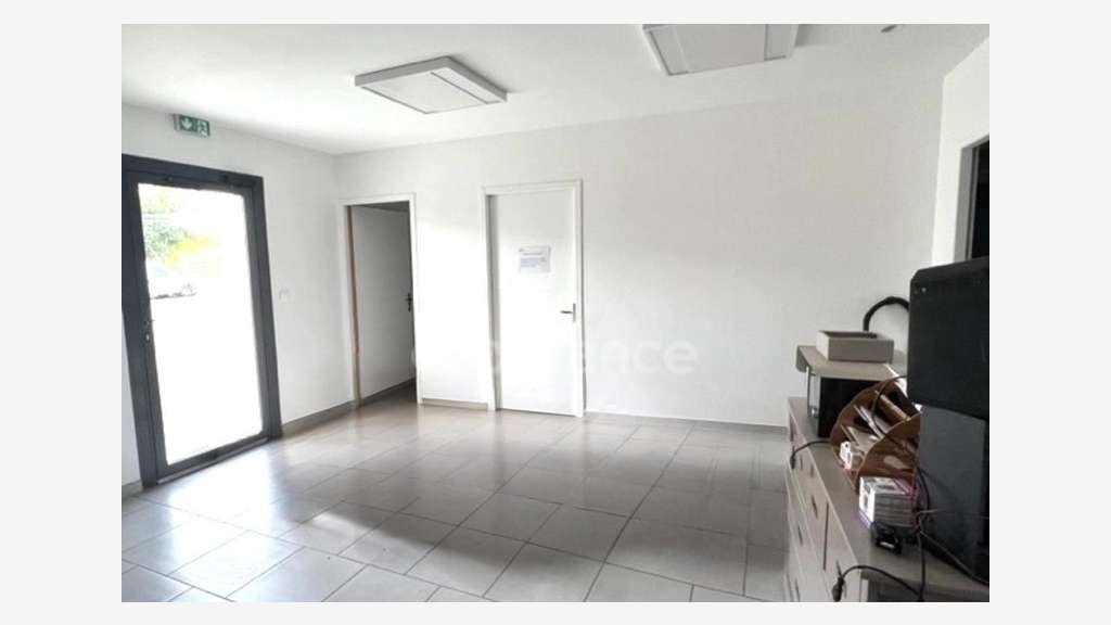 Vente ensemble immobilier à proximité de Saintes