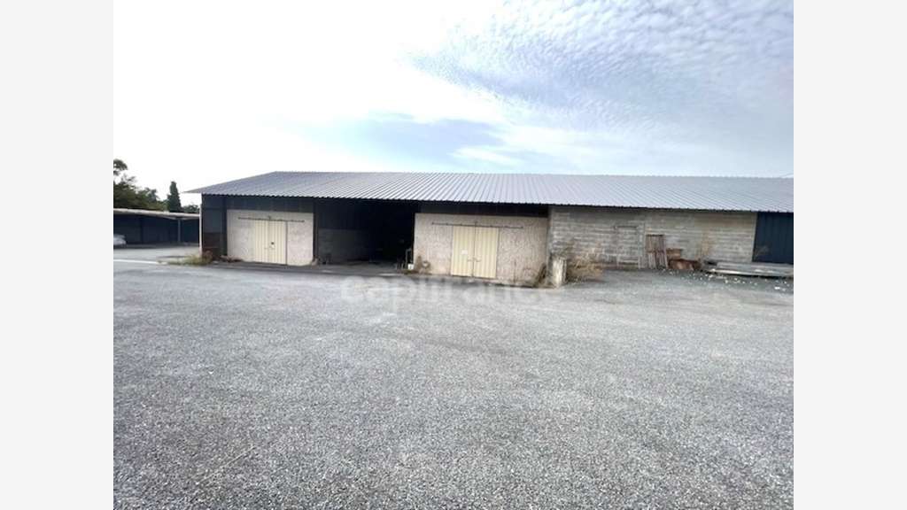 Vente ensemble immobilier à proximité de Saintes