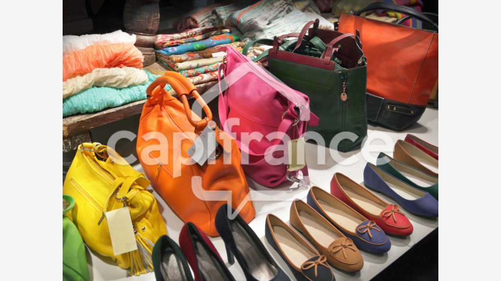 A VENDRE IMMEUBLE EN MONOPROPRIETE MIXTE A SAUMUR