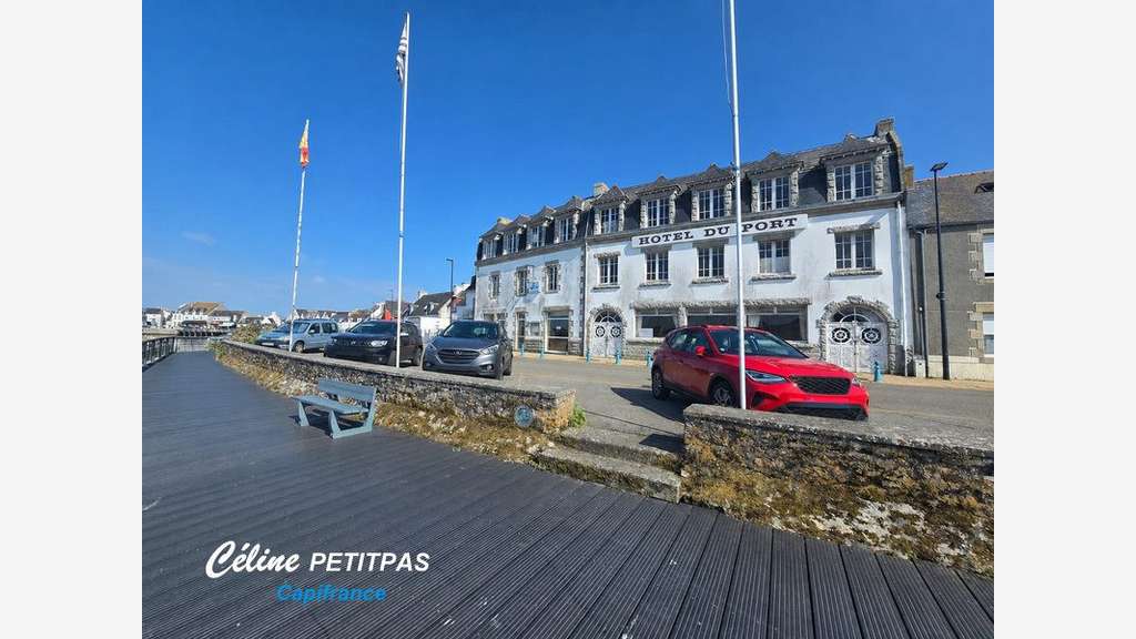 Ancien hôtel du port à vendre 1100m² à Guilvinec