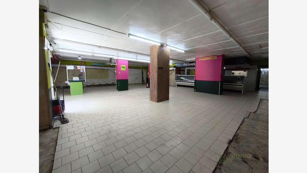 Cède ancien commerce 356m² idéalement situé Trelon