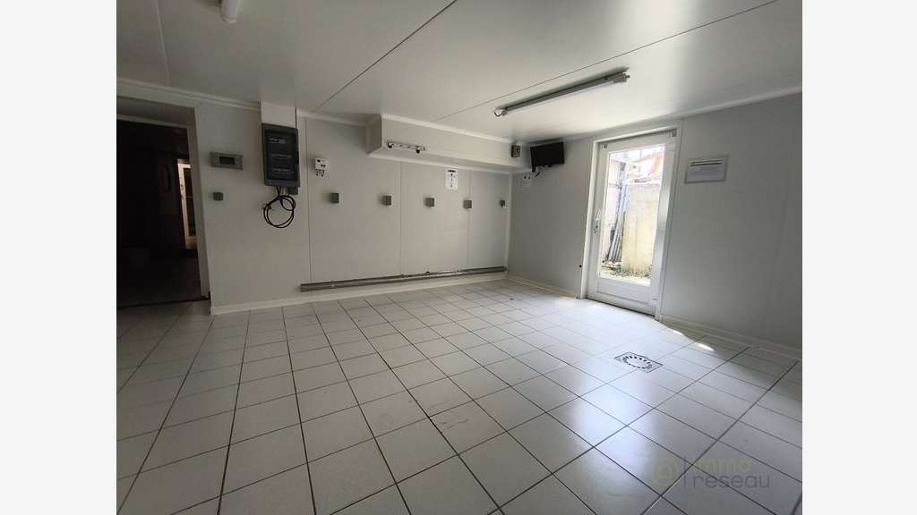 Cède ancien commerce 356m² idéalement situé Trelon
