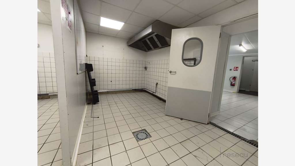 Cède ancien commerce 356m² idéalement situé Trelon