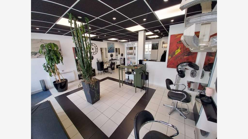 AV immeuble commerce et appartement 140m² à Troarn