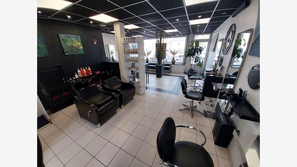 AV immeuble commerce et appartement 140m² à Troarn