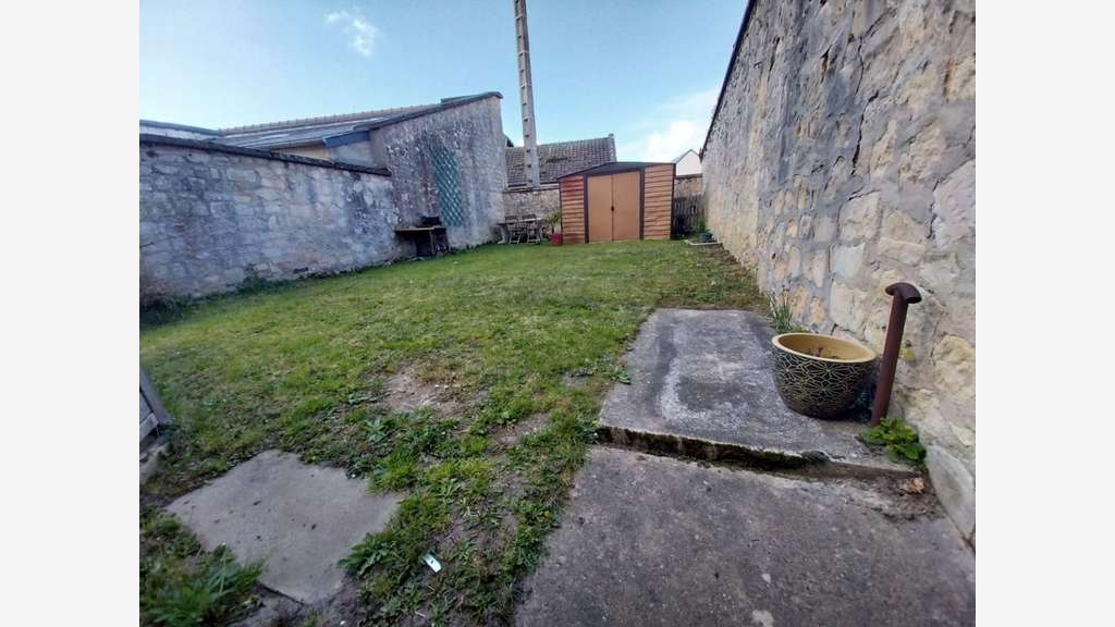 AV immeuble commerce et appartement 140m² à Troarn