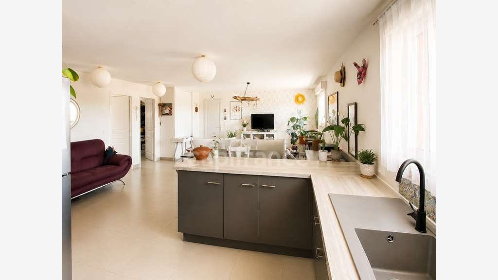 Immeuble de 400m² à vendre en ZA Villeveyrac (34)