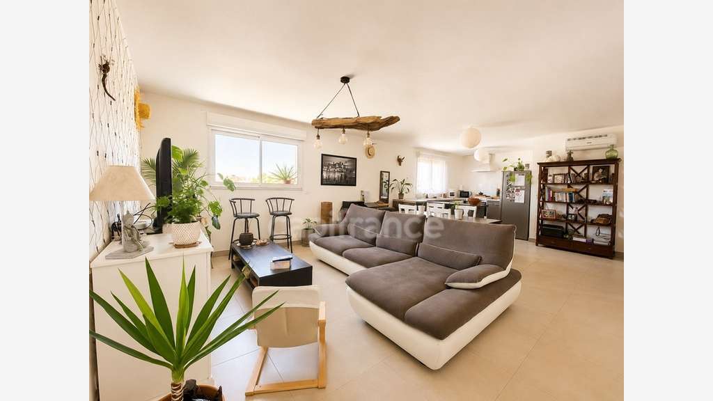 Immeuble de 400m² à vendre en ZA Villeveyrac (34)
