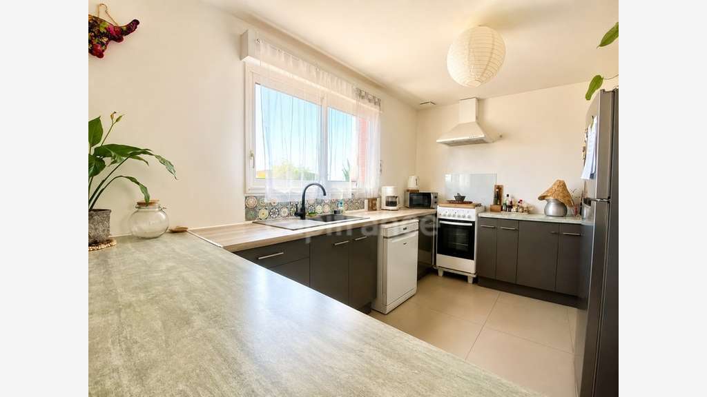 Immeuble de 400m² à vendre en ZA Villeveyrac (34)
