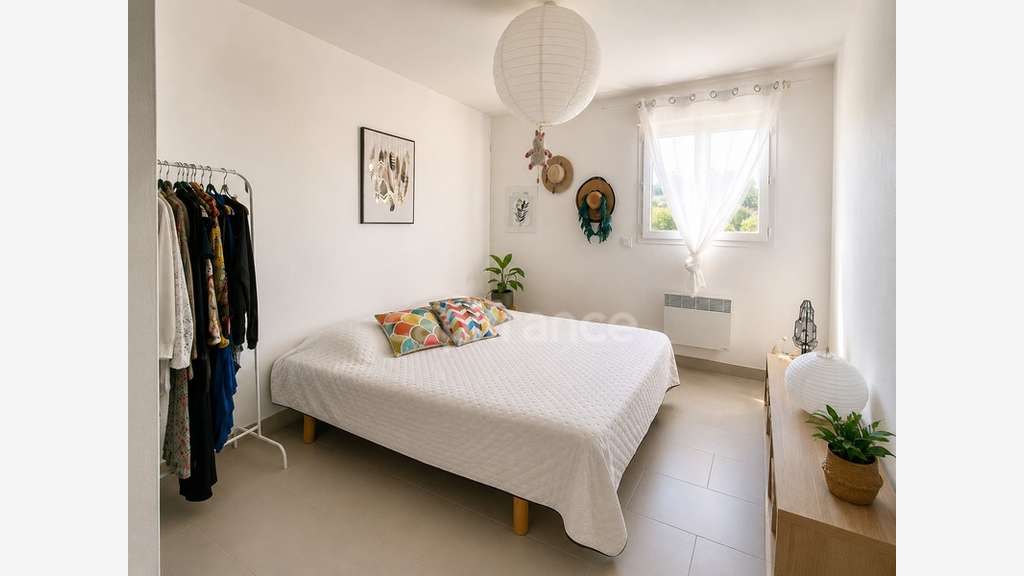 Immeuble de 400m² à vendre en ZA Villeveyrac (34)
