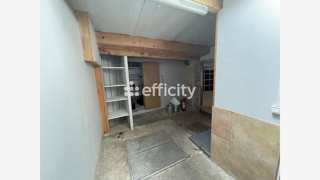 Vente local commercial + appartement à Voisenon