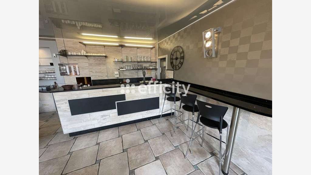 Vente local commercial + appartement à Voisenon